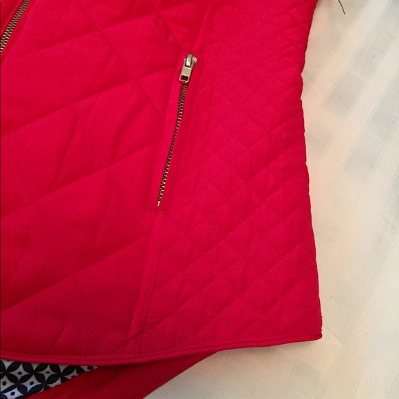 NWOT Crown & Ivy Red Quilt Soft Silk Zip Vest (PL) - Picture 5 of 16